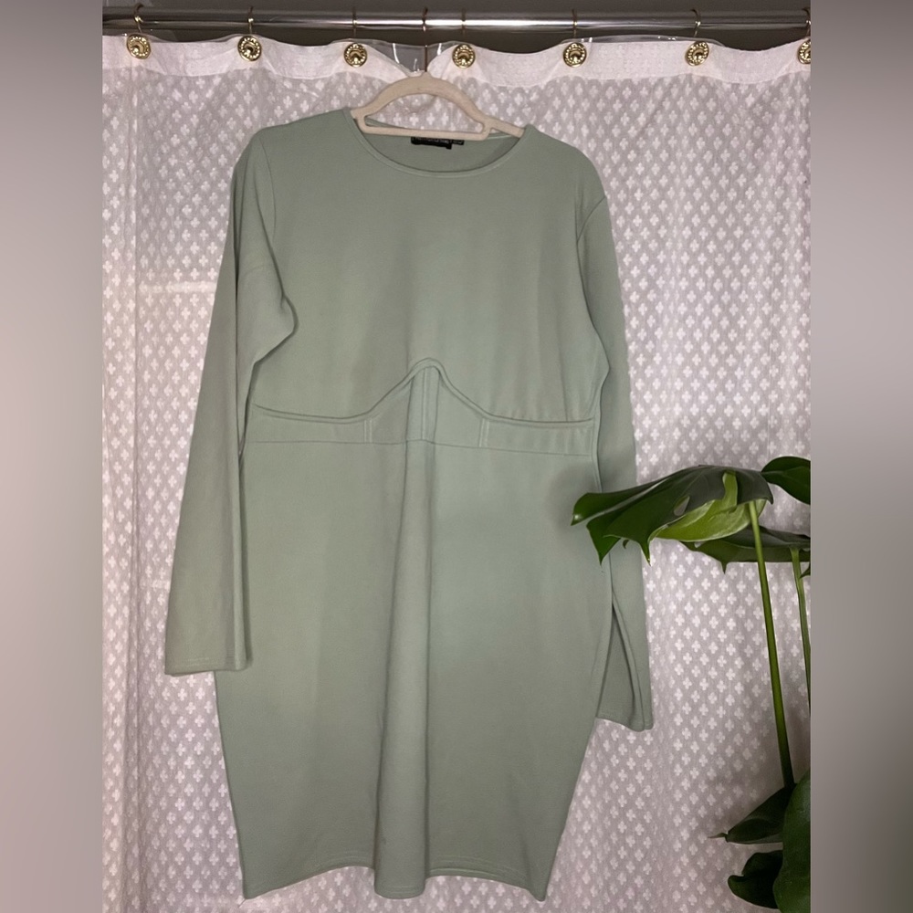 Pretty Little Thing Plus Sage Crepe Corset Detail Long Sleeve Bodycon Dress